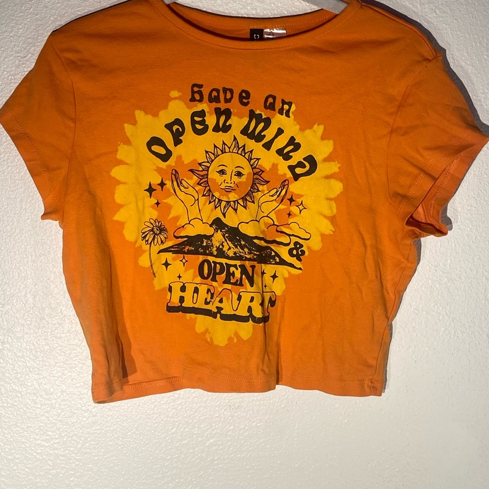 Short sleeve design top